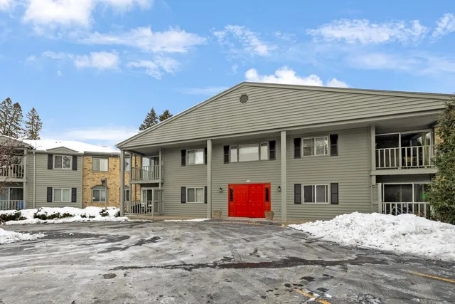 $220,000 | 7234 North Green Bay Avenue, Unit 212, Glendale, WI 53209