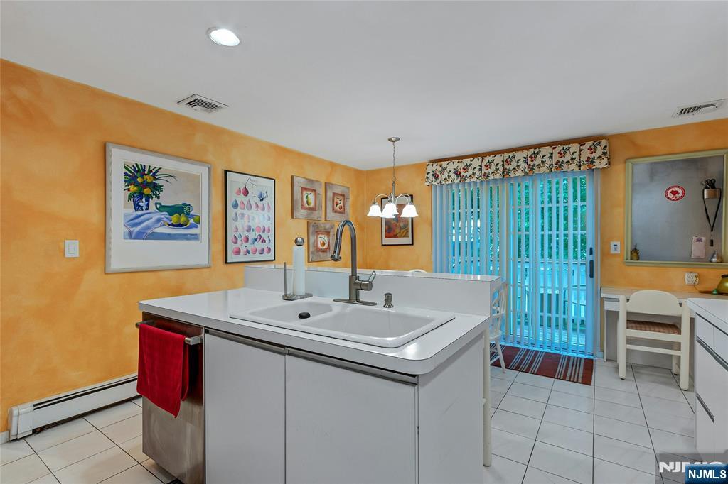 15 Colonial Road Tenafly, NJ 07670 - Photo 27 of 40
