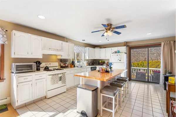 $790,000 | 4 Wayne Street, Narragansett, RI 02882