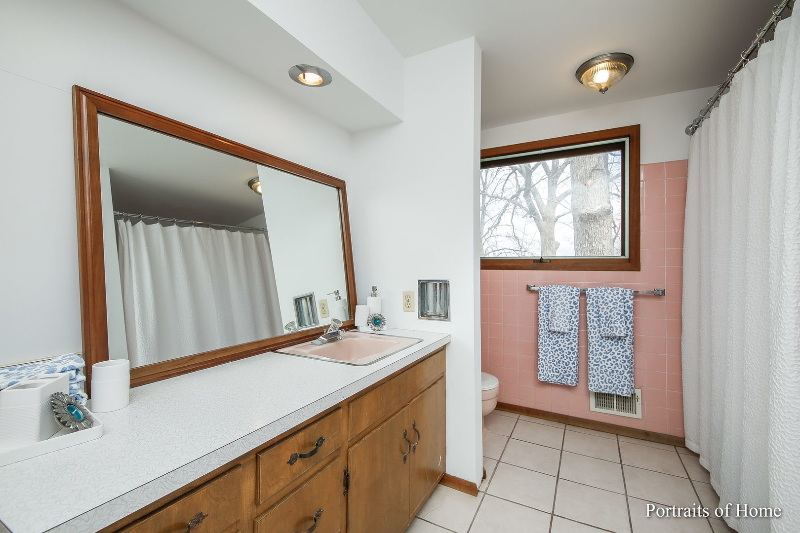 4S785 Norris Road Sugar Grove, IL 60554 - Photo 25 of 31 a bathroom with a sink and a mirror