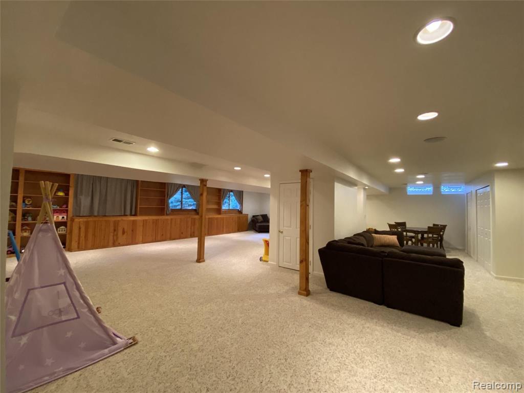 2462 Evergreen Court Rochester Hills, MI 48309 - Photo 27 of 28