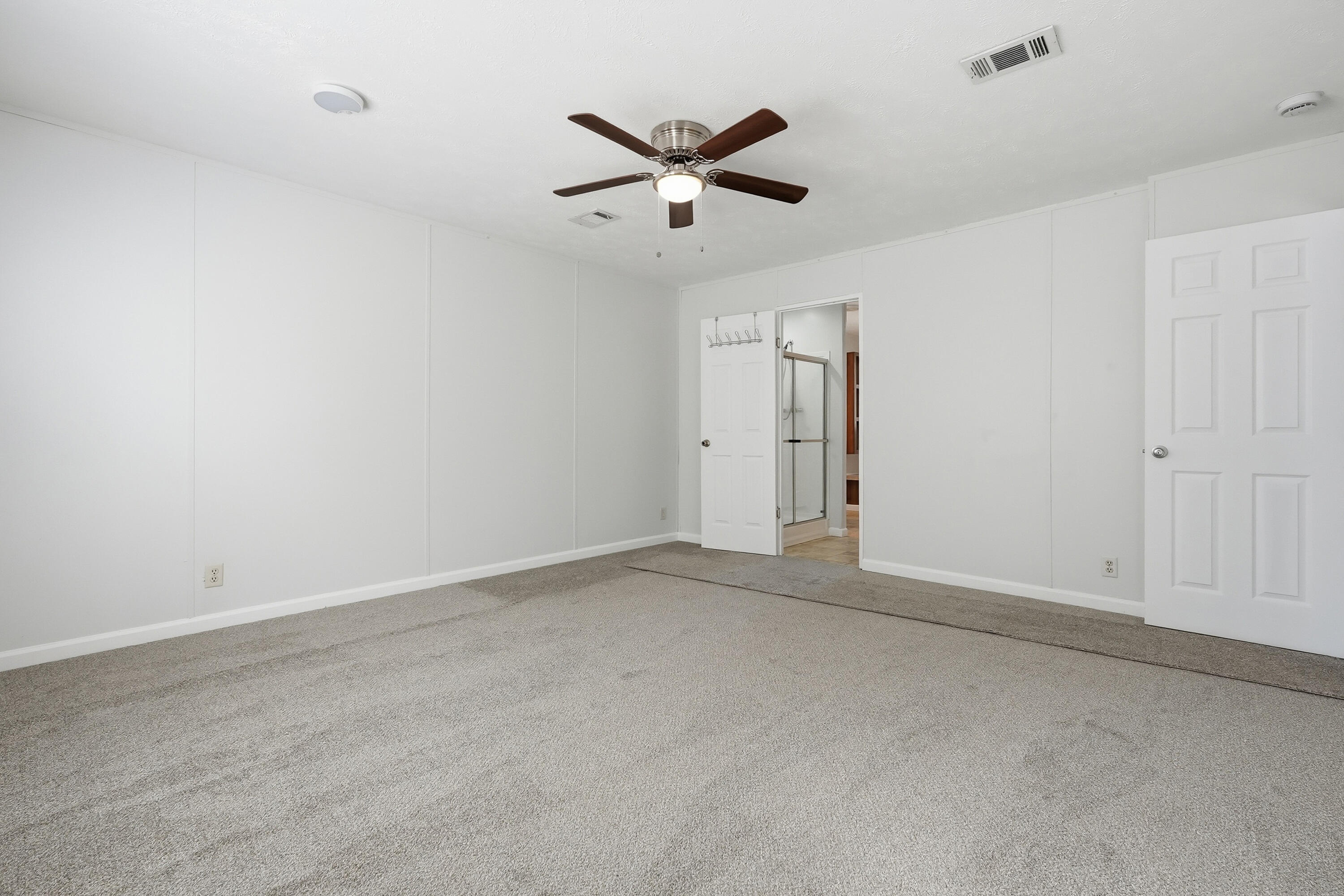 482 Roberts Road East DeFuniak Springs, FL 32433 - Photo 37 of 61 an empty room with closet and ceiling fan