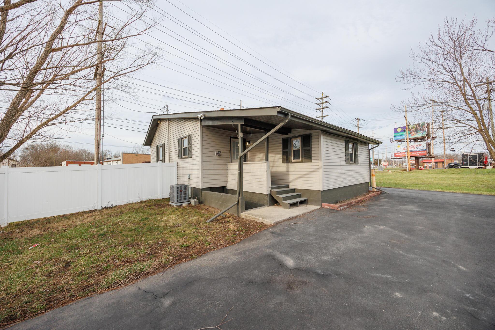 2182 Frank Road Columbus, OH 43223 - Photo 27 of 42 0319 Bo 2182 Frank Rd-21_(2048)