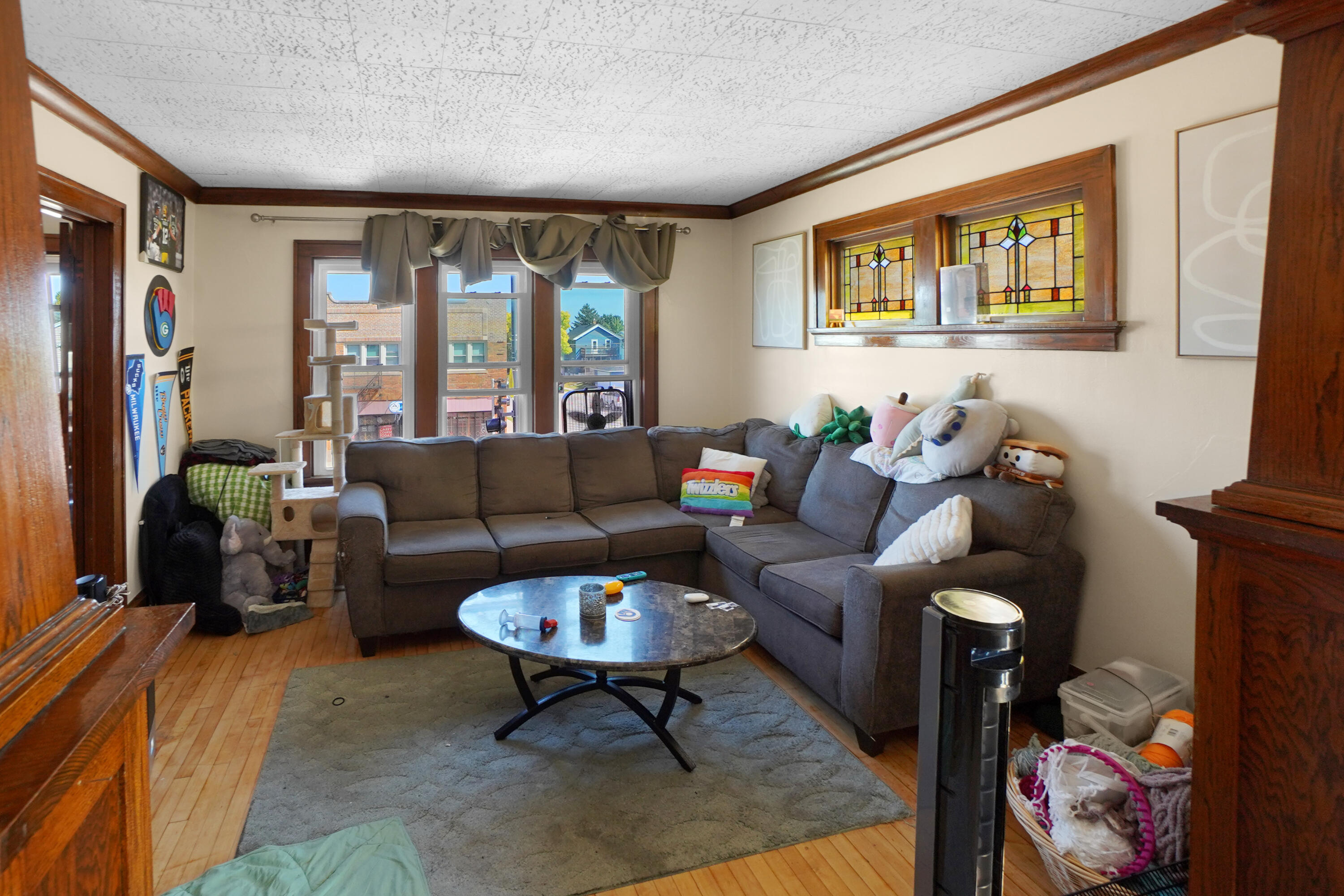 2191 South 60th Street West Allis, WI 53219 - Photo 11 of 27 Living Room