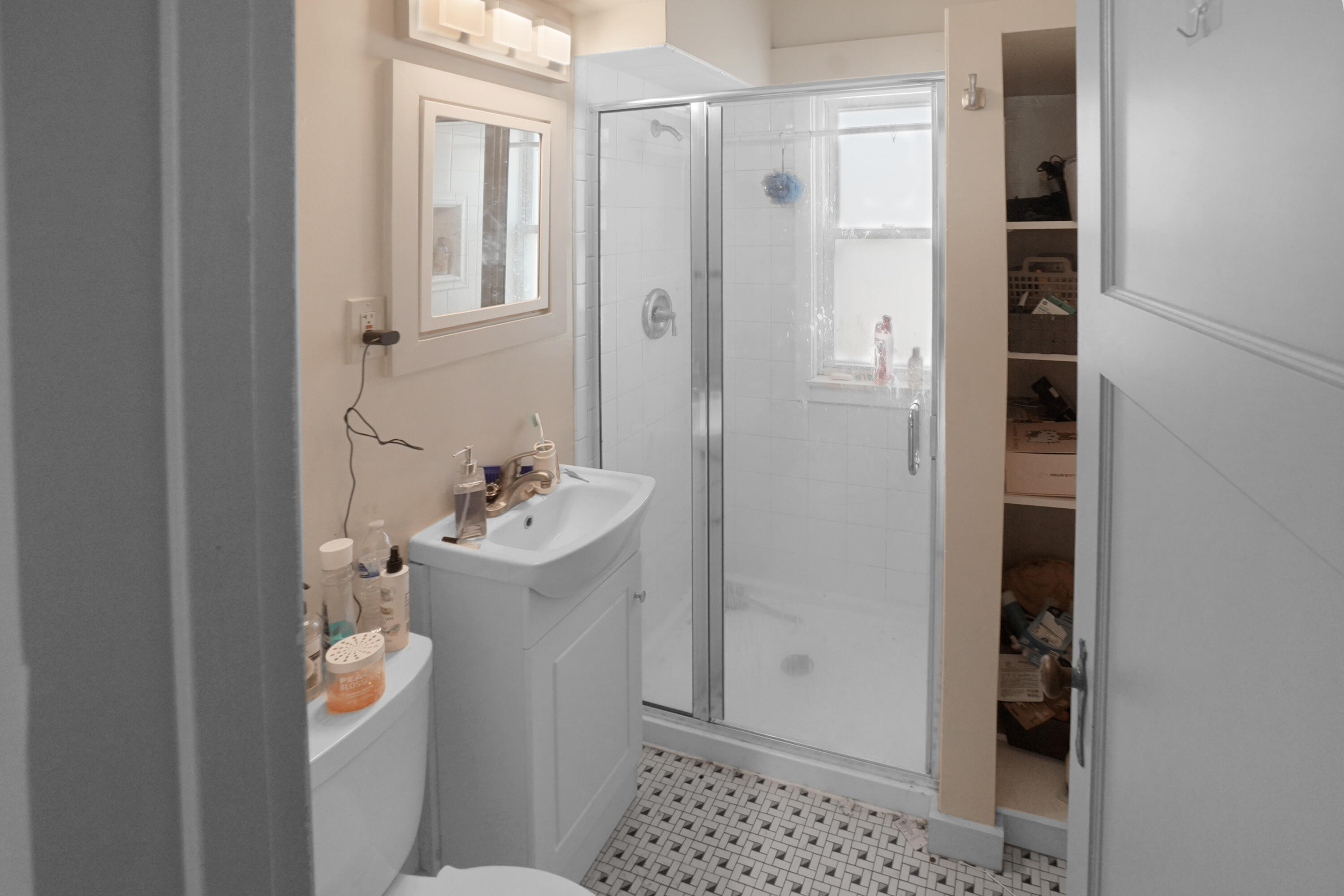 2191 South 60th Street West Allis, WI 53219 - Photo 20 of 27 Bathroom