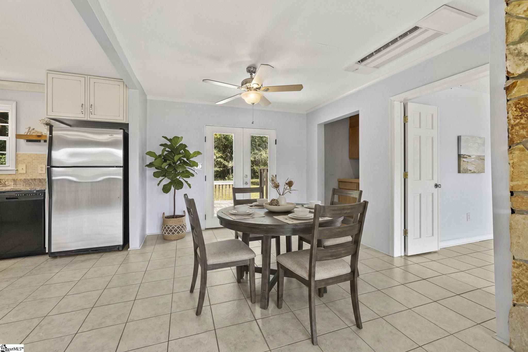 721 Latham Road Easley, SC 29640 - Photo 4 of 34