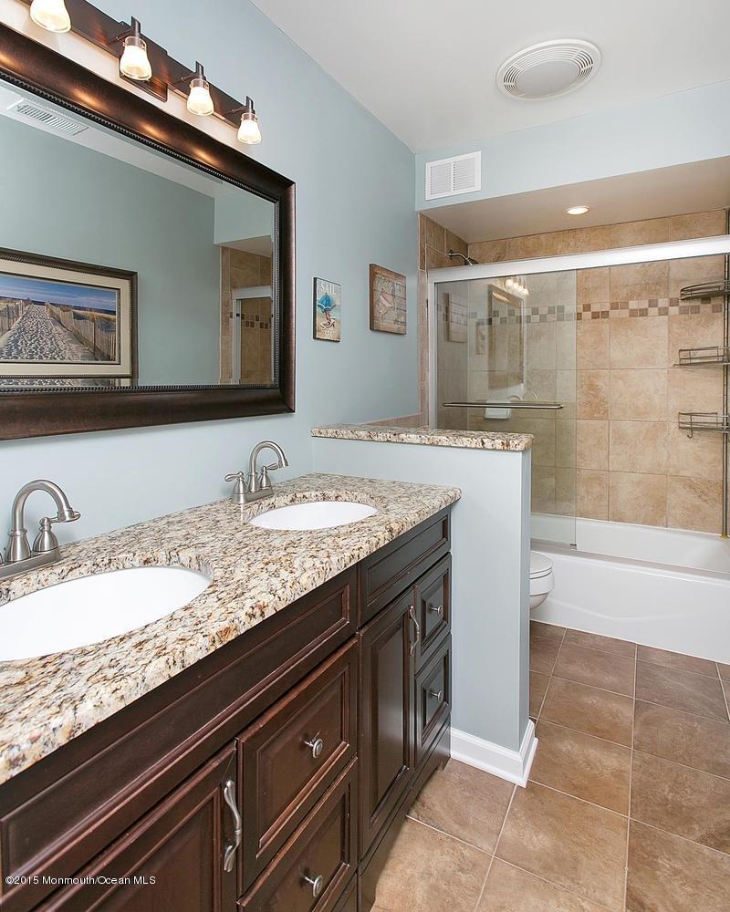 200 Portland Road, Unit D24 Rumson, NJ 07760 - Photo 14 of 19 Full Bathroom