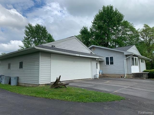 3227 Atlas Road Davison, MI 48423 - Photo 6 of 43 Left.jpg
