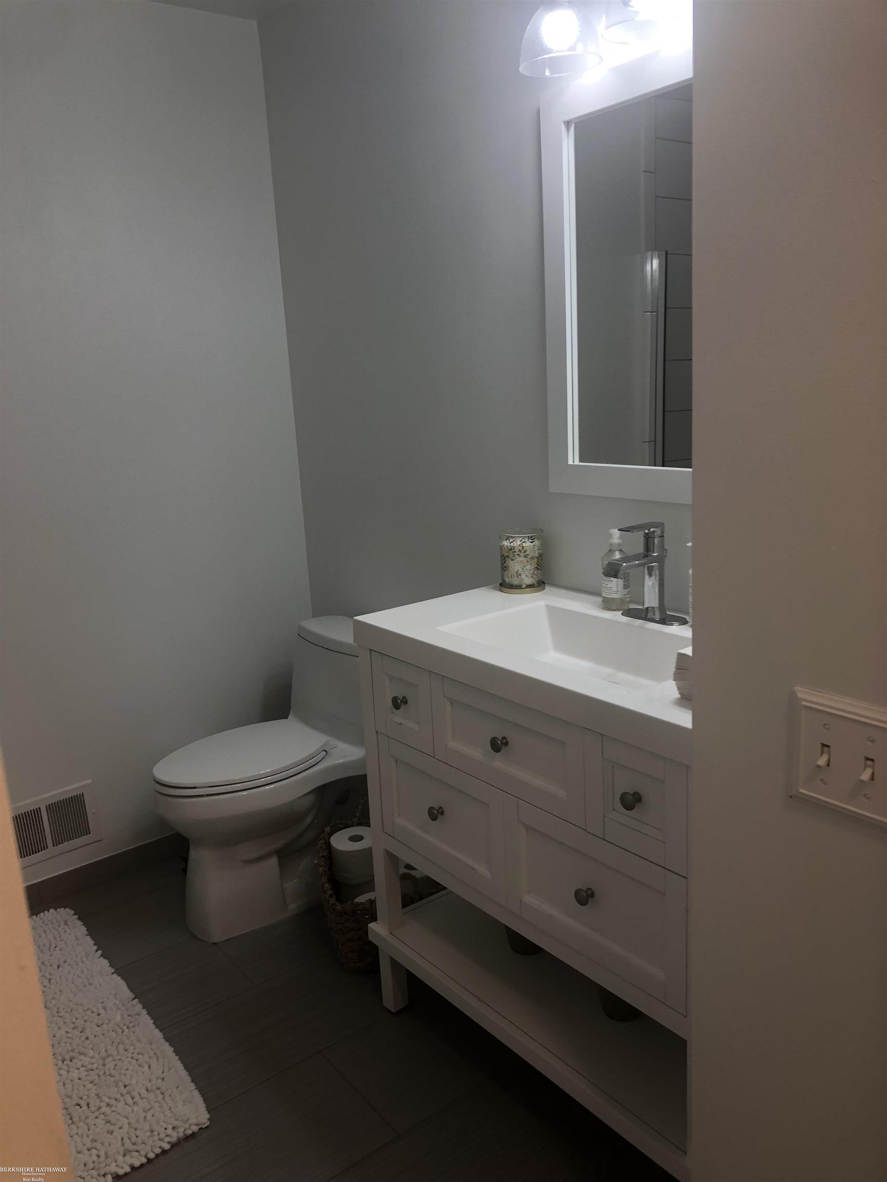 1813 Fox Run Rochester, MI 48306 - Photo 53 of 68 50087438-52.JPG