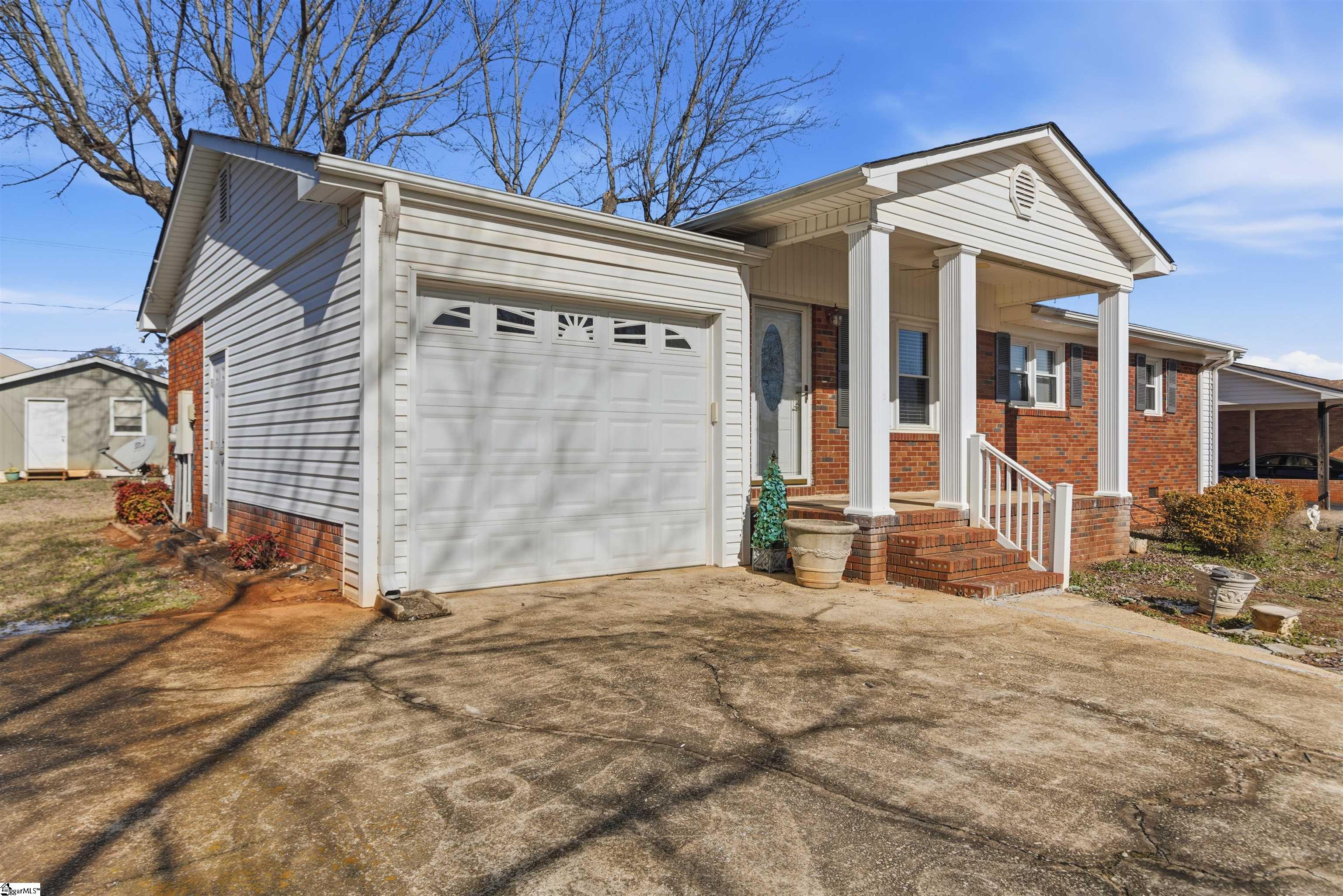111 McDowell Drive Boiling Springs, SC 29316 - Photo 4 of 35