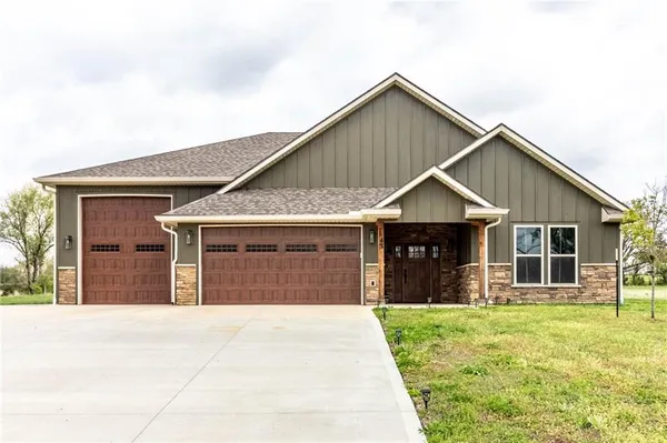 $450,000 | 43 Northwest 150th Road, Warrensburg, MO 64093
