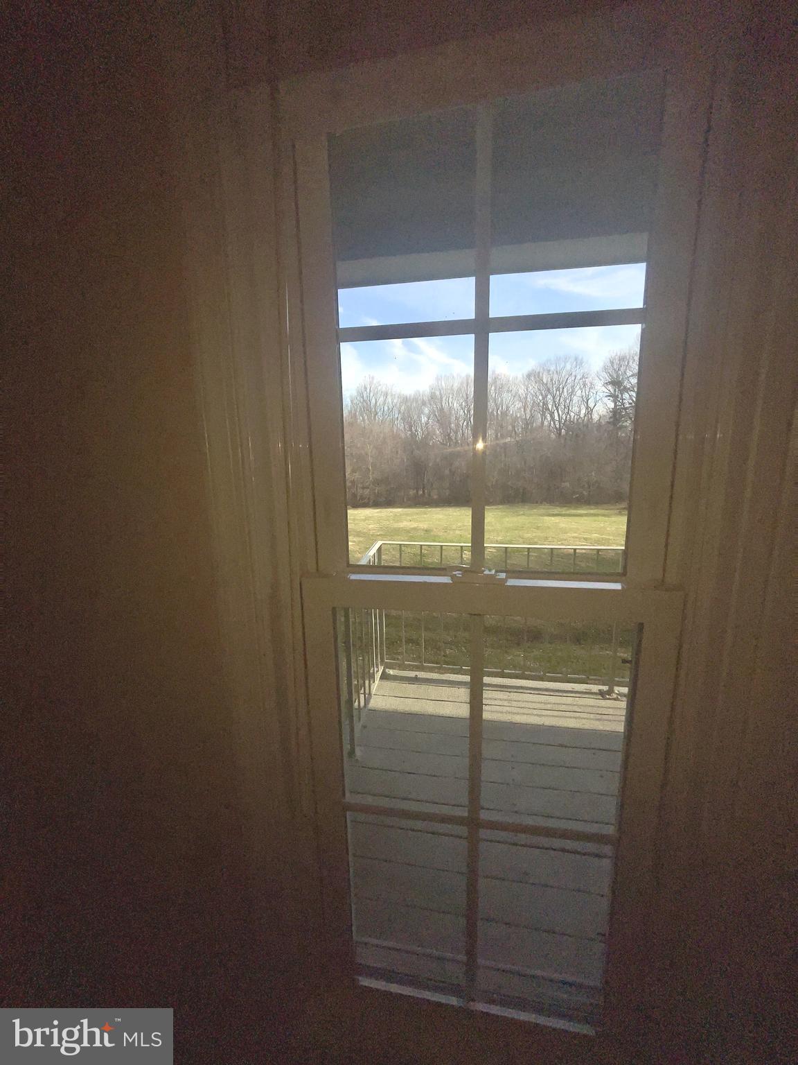 8312 Kingsgate Road, Unit 532 Springfield, VA 22152 - Photo 15 of 51 Side panel windows open for excellent air flow