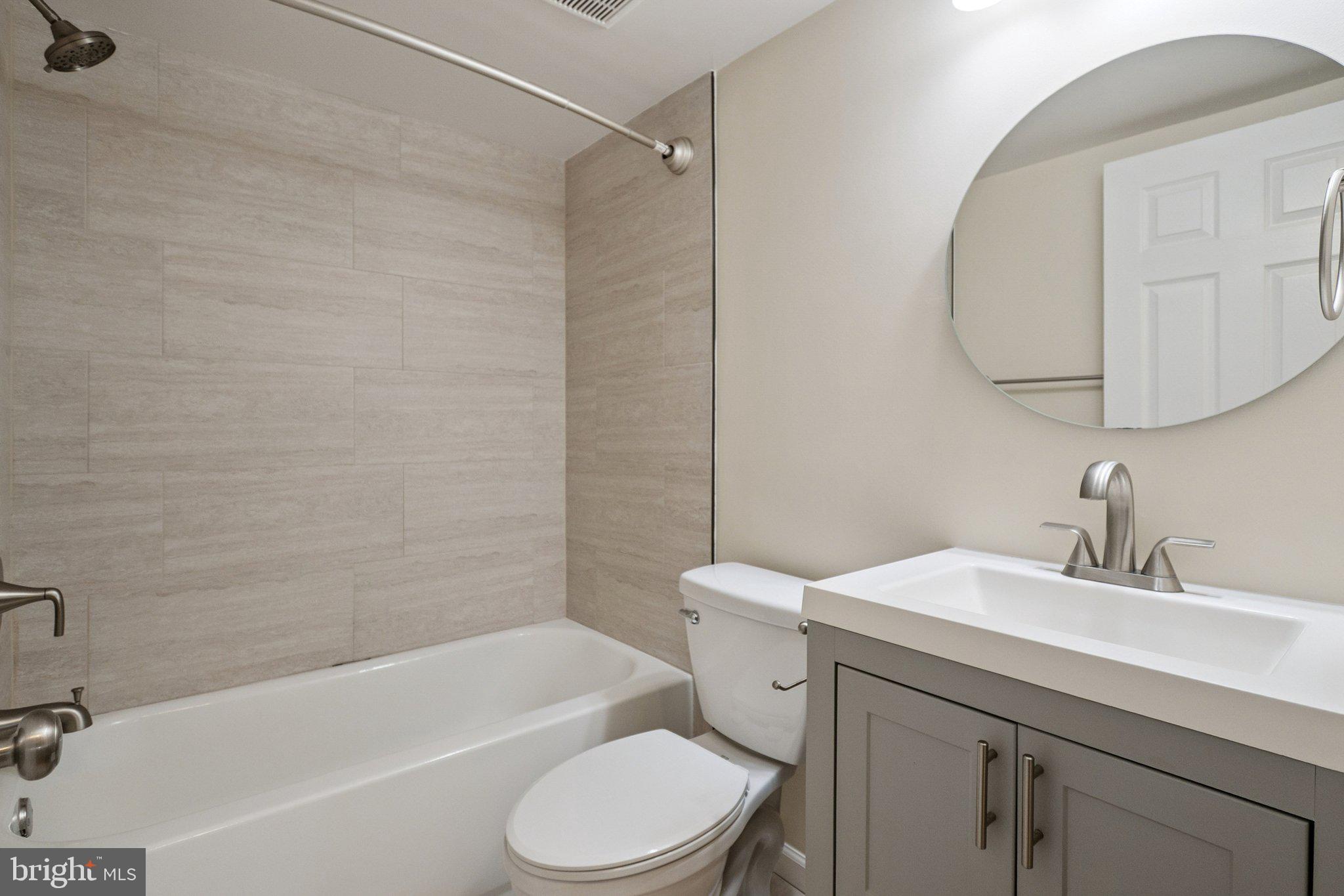 8312 Kingsgate Road, Unit 532 Springfield, VA 22152 - Photo 33 of 51 Remodeled full hall bath