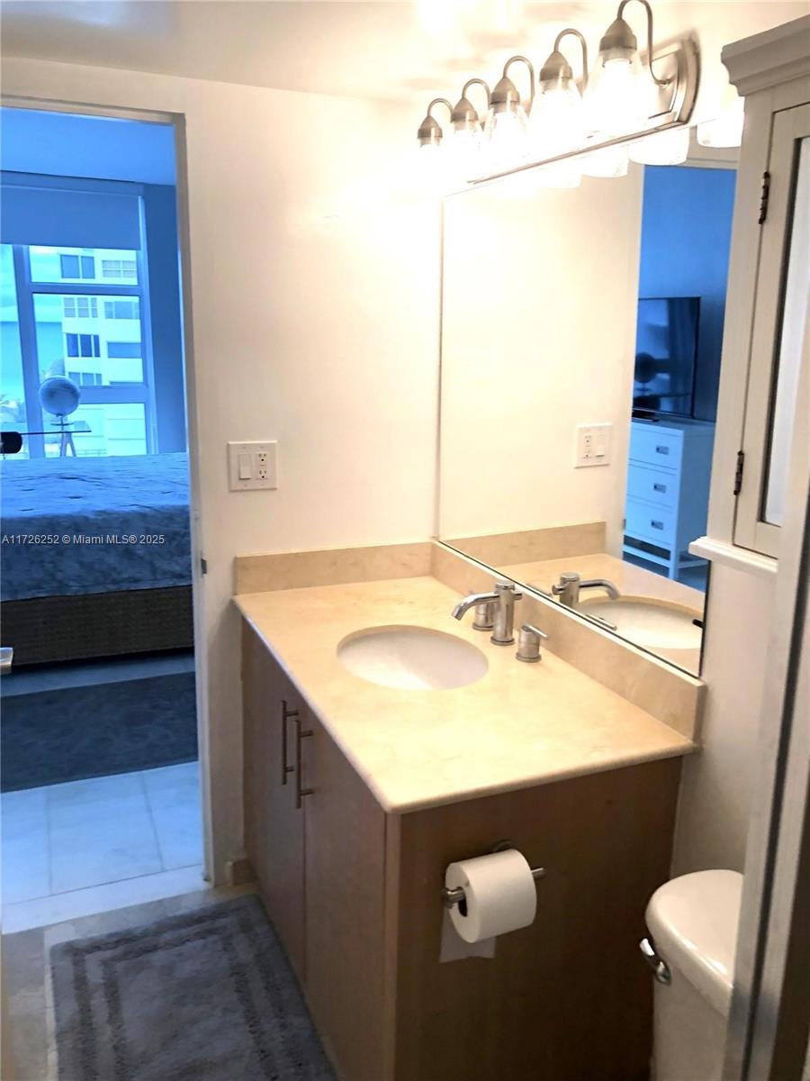 10275 Collins Avenue, Unit 1534 Bal Harbour, FL 33154 - Photo 13 of 33 master bathroom