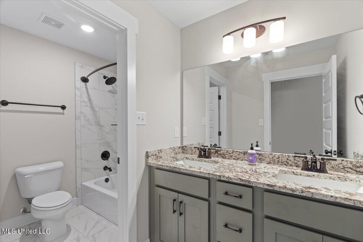 9564 Silo Pk Road Olive Branch, MS 38654 - Photo 35 of 50 Bathroom