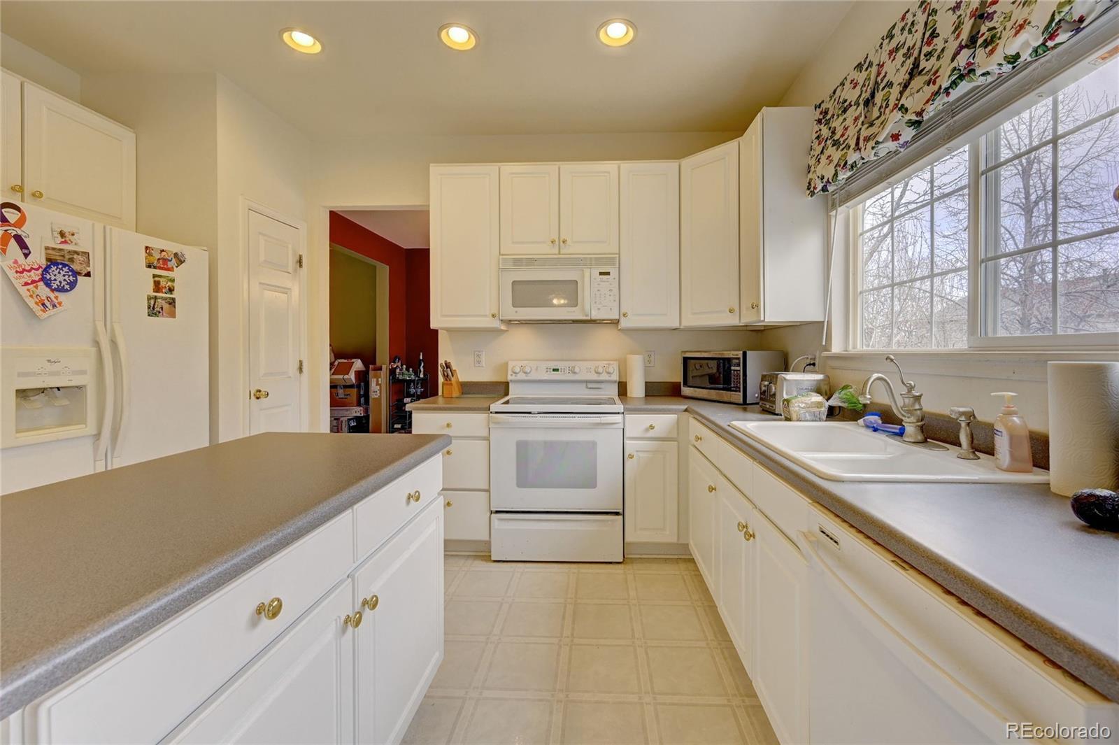 9610 South Hackberry Street Highlands Ranch, CO 80129 - Photo 7 of 26 Gallery Image 7