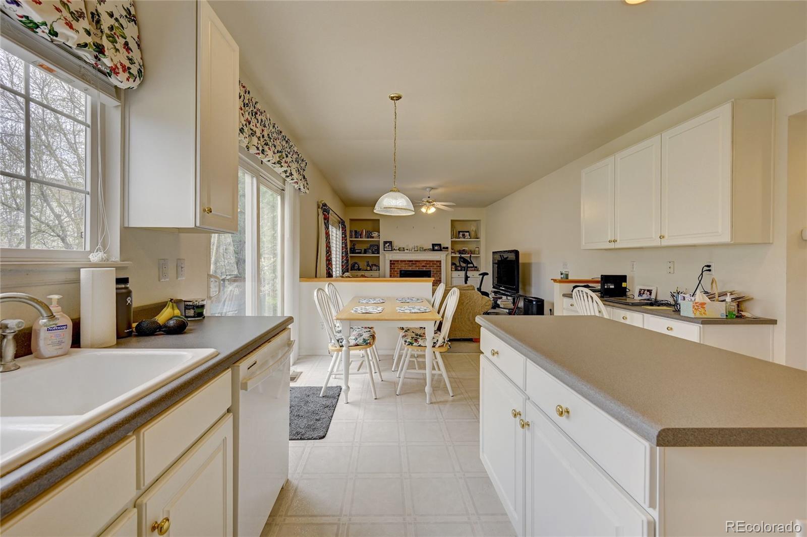 9610 South Hackberry Street Highlands Ranch, CO 80129 - Photo 9 of 26 Gallery Image 9