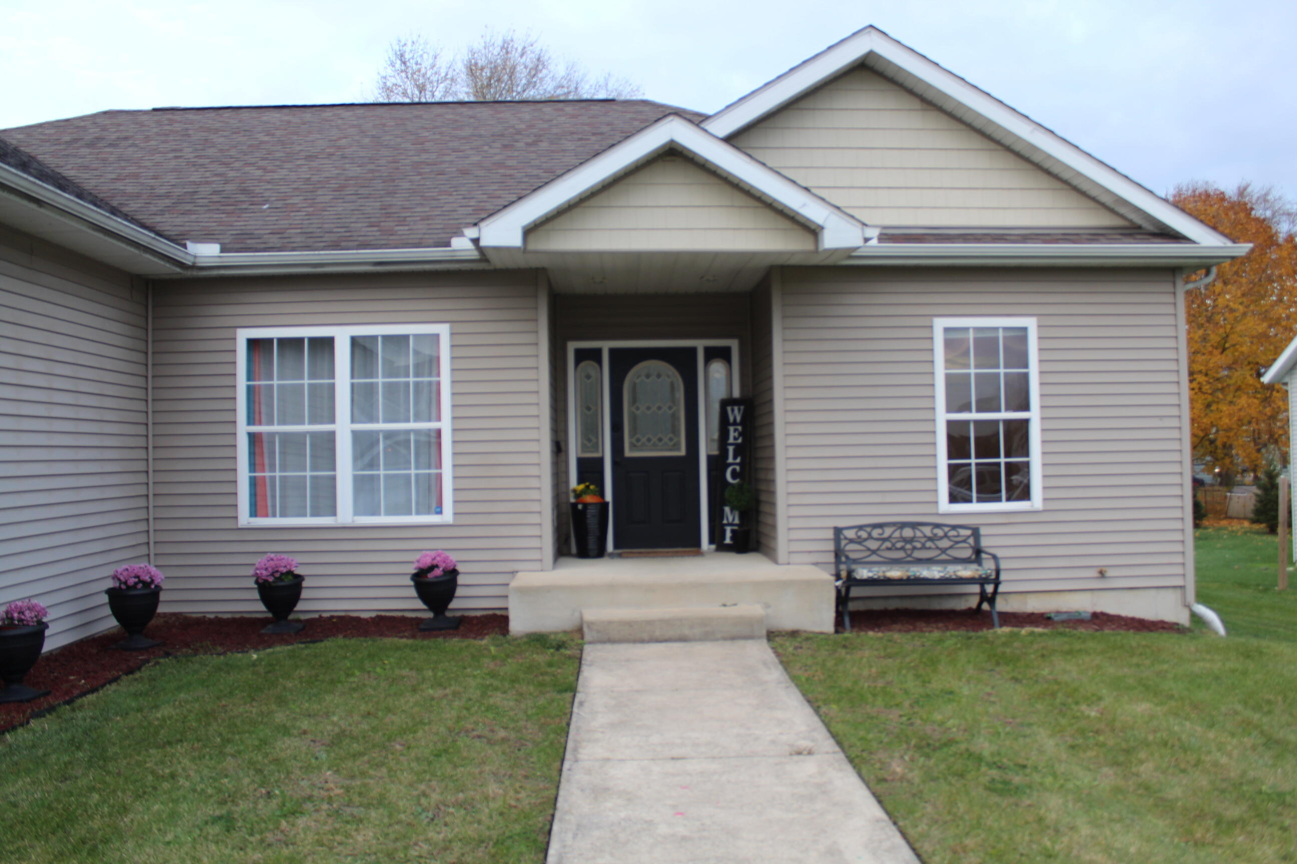 702 Beth Avenue Kalamazoo, MI 49004 - Photo 2 of 43 IMG_0154