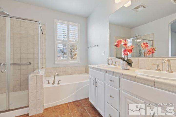 1700 Wind Ranch Road, Unit C Reno, NV 89521 - Photo 14 of 19 a bathroom with a sink and a bathtub