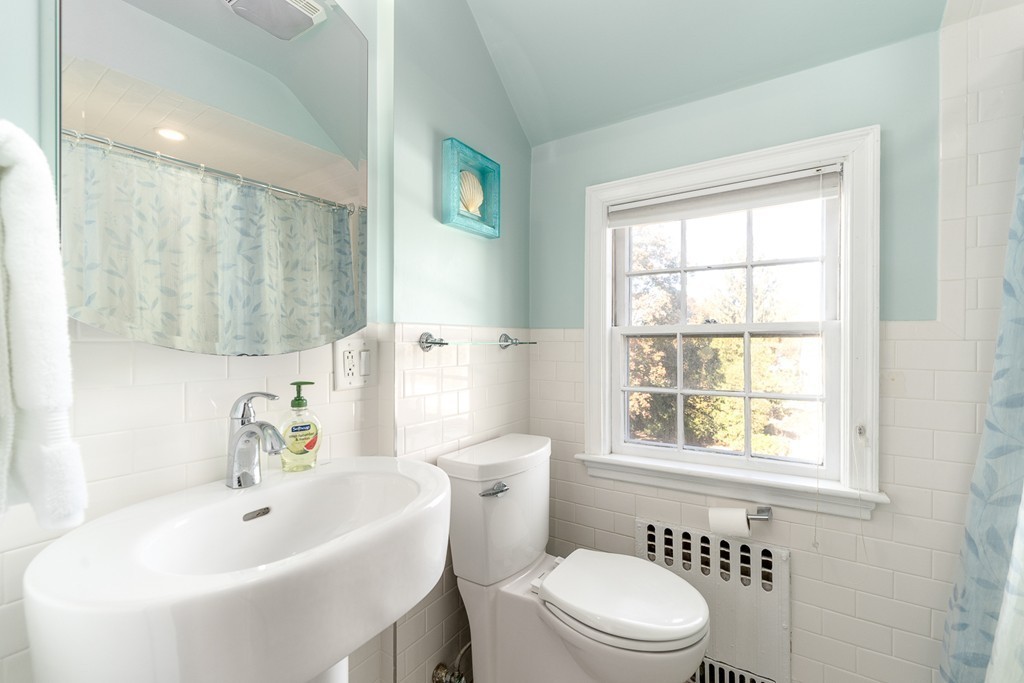 8 Hutchinson Road Winchester, MA 01890 - Photo 19 of 30