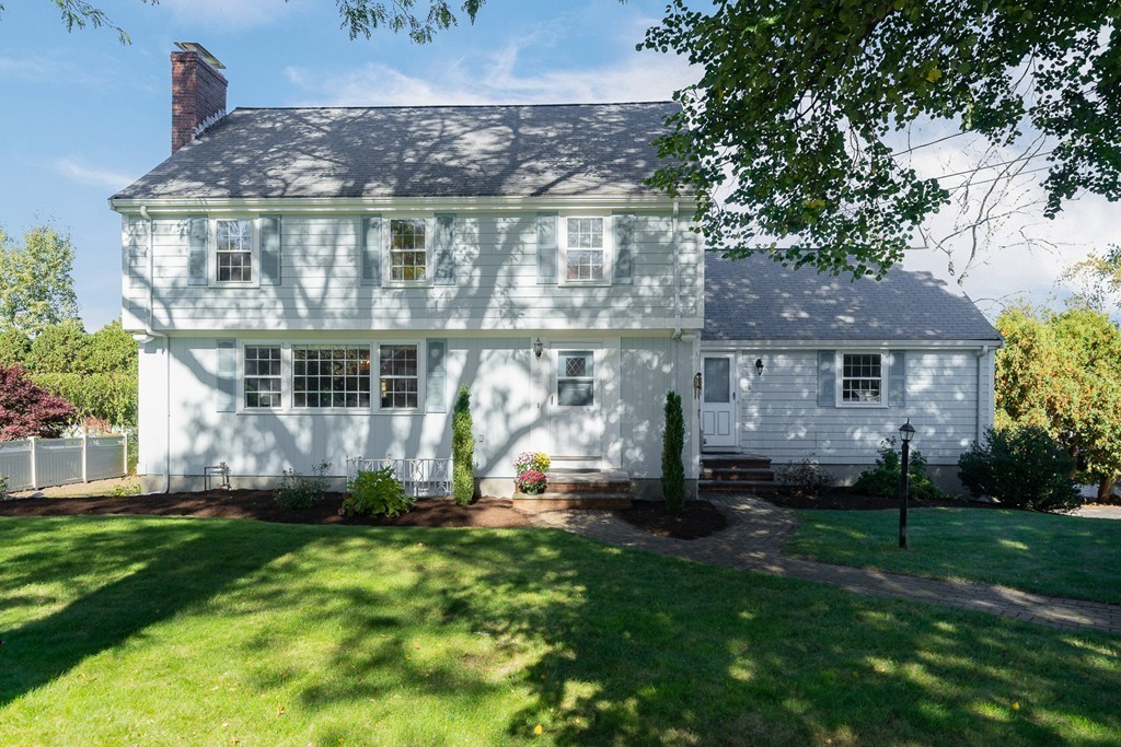 8 Hutchinson Road Winchester, MA 01890 - Photo 2 of 30
