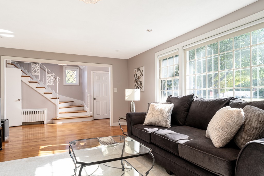 8 Hutchinson Road Winchester, MA 01890 - Photo 3 of 30