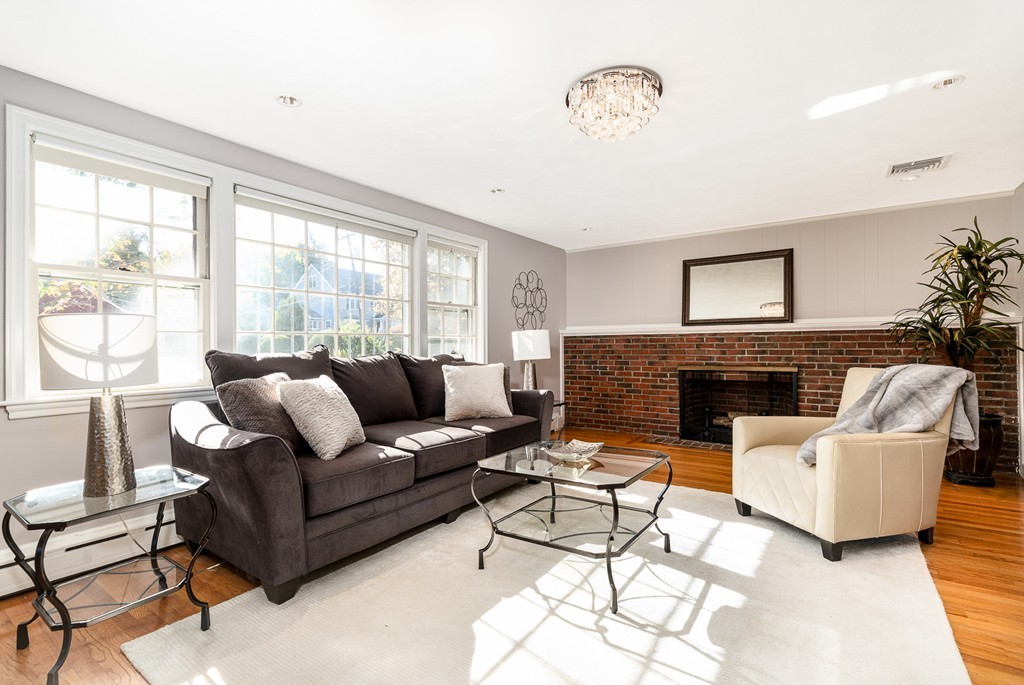 8 Hutchinson Road Winchester, MA 01890 - Photo 4 of 30