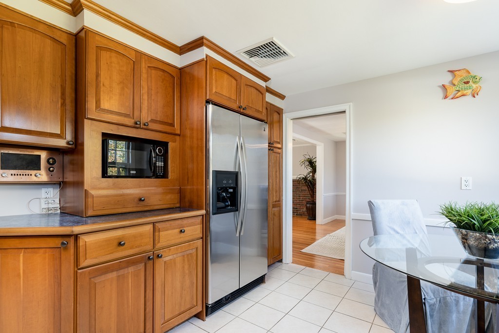 8 Hutchinson Road Winchester, MA 01890 - Photo 10 of 30