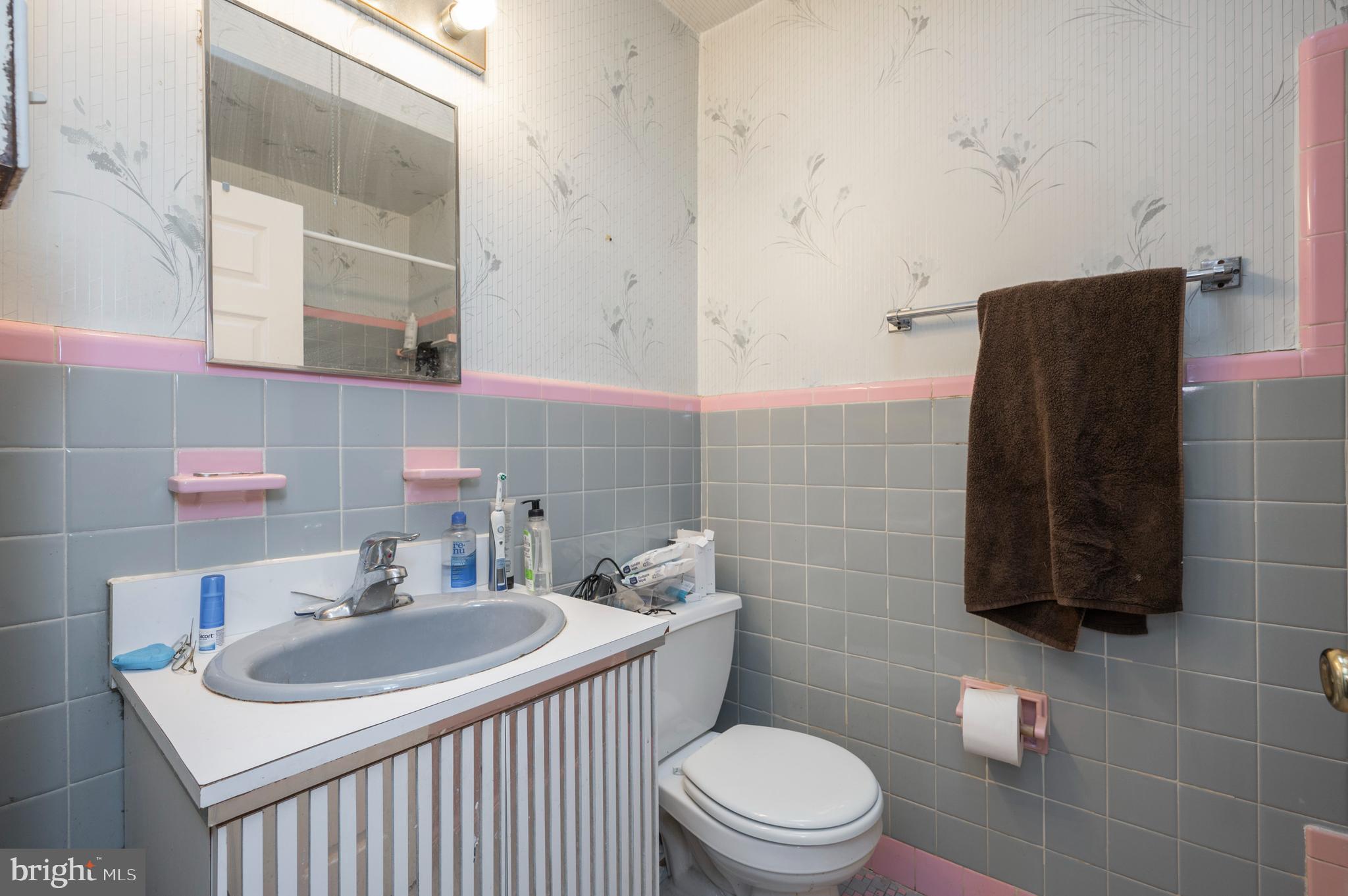 2588 Cranston Road Philadelphia, PA 19131 - Photo 25 of 38 a bathroom with a sink toilet and shower