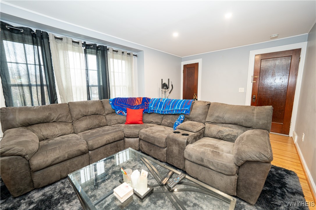 397 Sanders Road Buffalo, NY 14216 - Photo 25 of 44 Upper has Very large Living Room