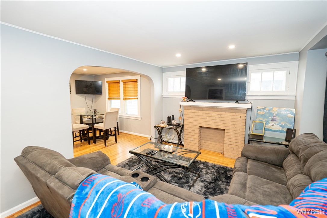 397 Sanders Road Buffalo, NY 14216 - Photo 27 of 44 Upper Living room