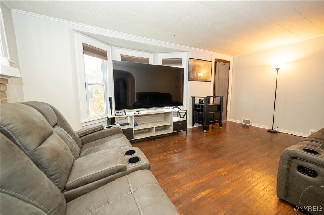 397 Sanders Road Buffalo, NY 14216 - Photo 9 of 44 Lower Living Room