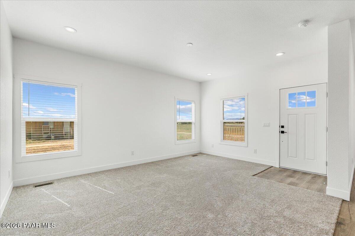 65 Hawaii Road Paulden, AZ 86334 - Photo 10 of 29 Living Room |Entry