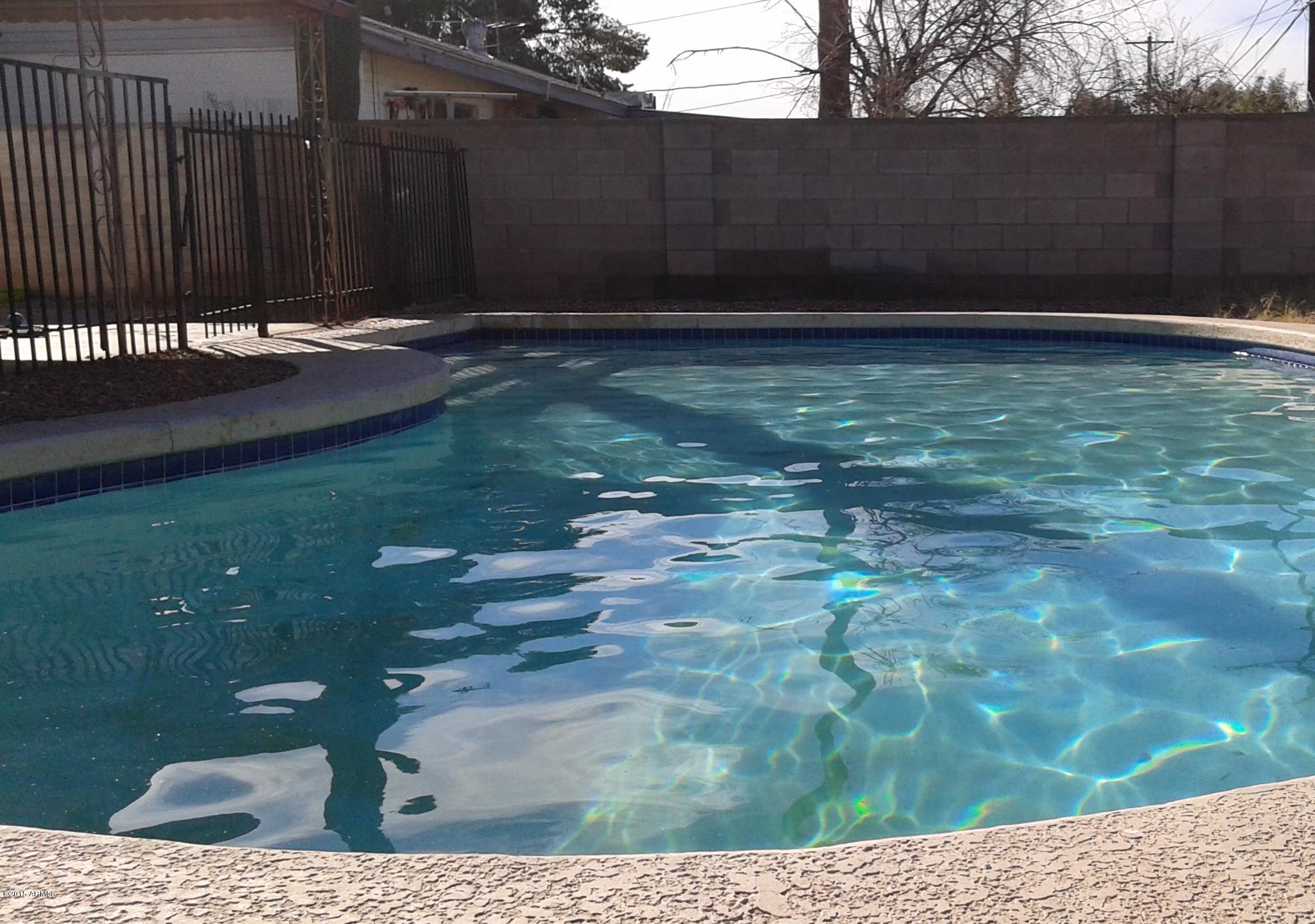 6108 West Cheery Lynn Road Phoenix, AZ 85033 - Photo 1 of 6 01-pool