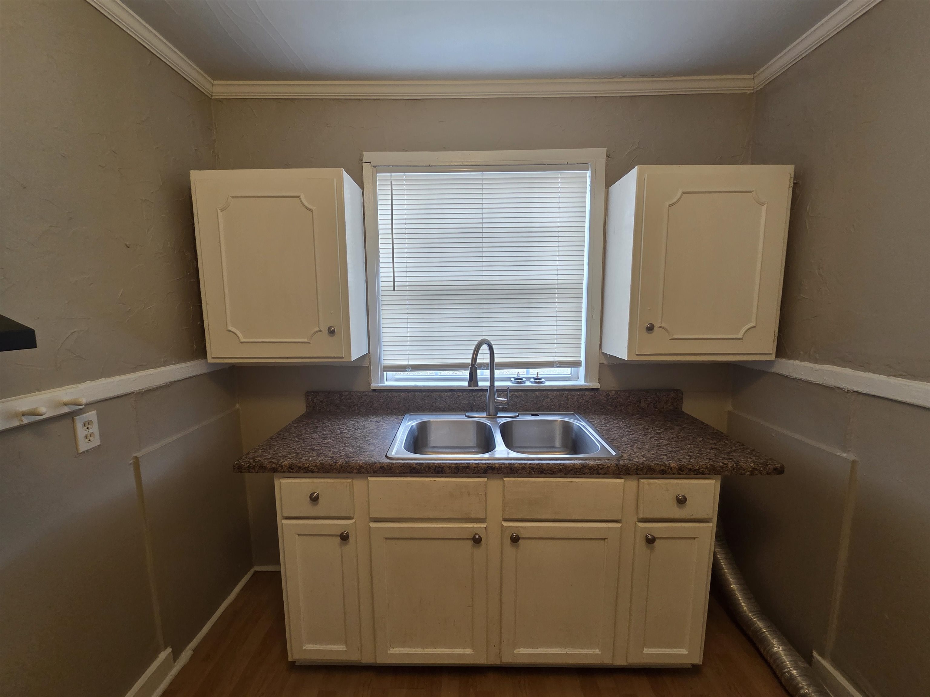 3458 Radford Road Memphis, TN 38111 - Photo 4 of 18 a kitchen with sink a mirror and vanity