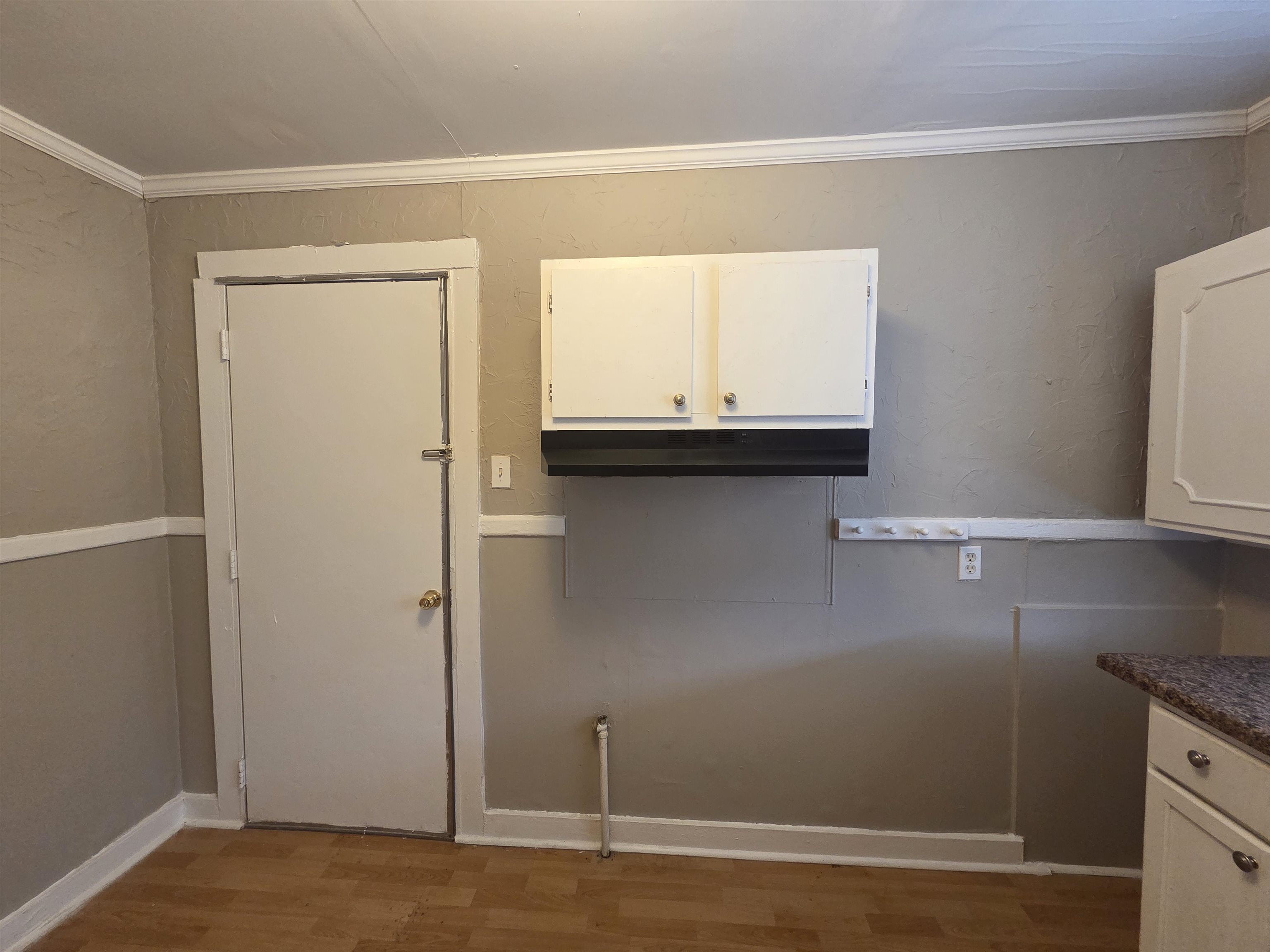 3458 Radford Road Memphis, TN 38111 - Photo 5 of 18 a view of cabinets