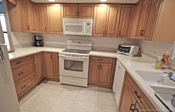 $2,100 | 300 Southwest South River Drive, Unit 206, Stuart, FL 34997