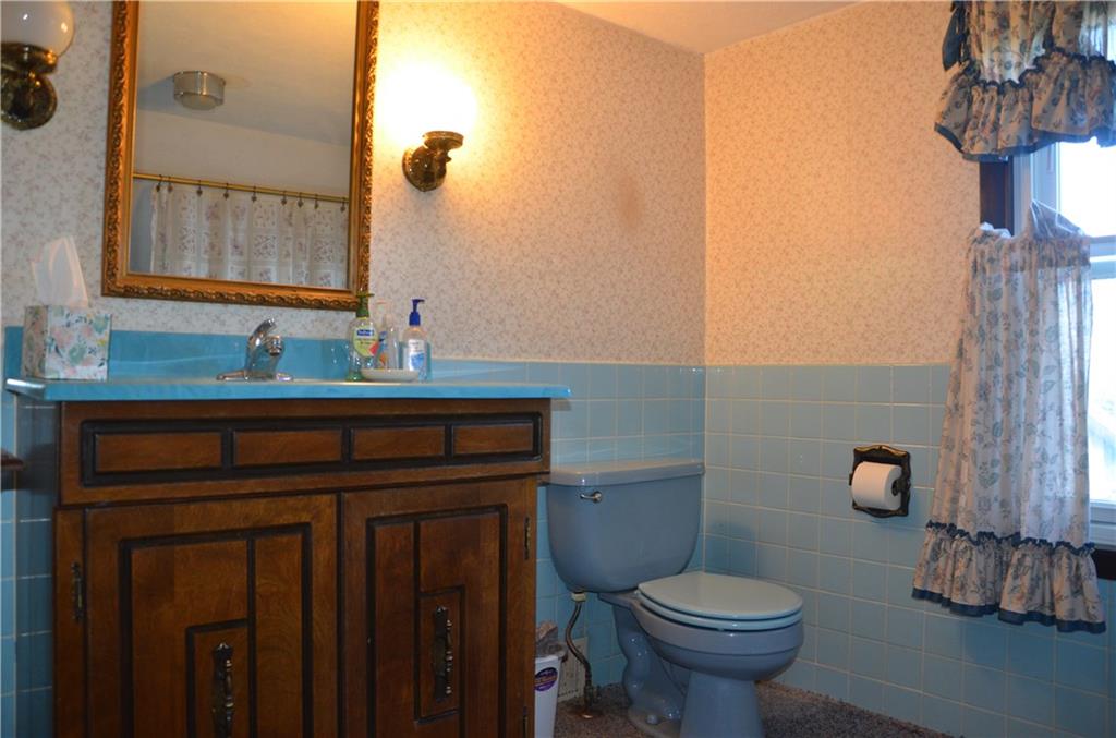 2255 Valley View Road Hermitage, PA 16148 - Photo 21 of 24 2ND FLOOR FULL BATH
