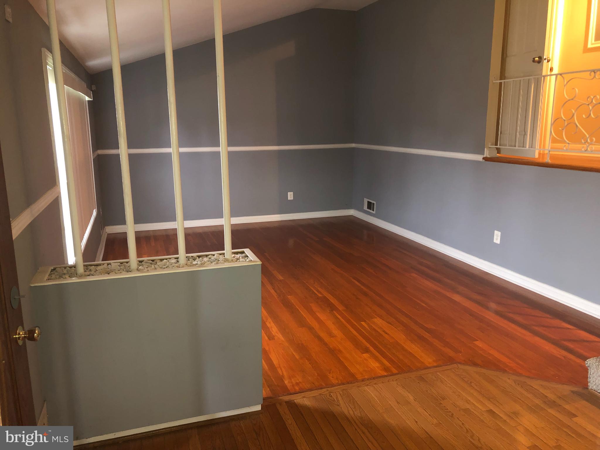 3503 Maryvale Road Windsor Mill, MD 21244 - Photo 15 of 22 Living Room
