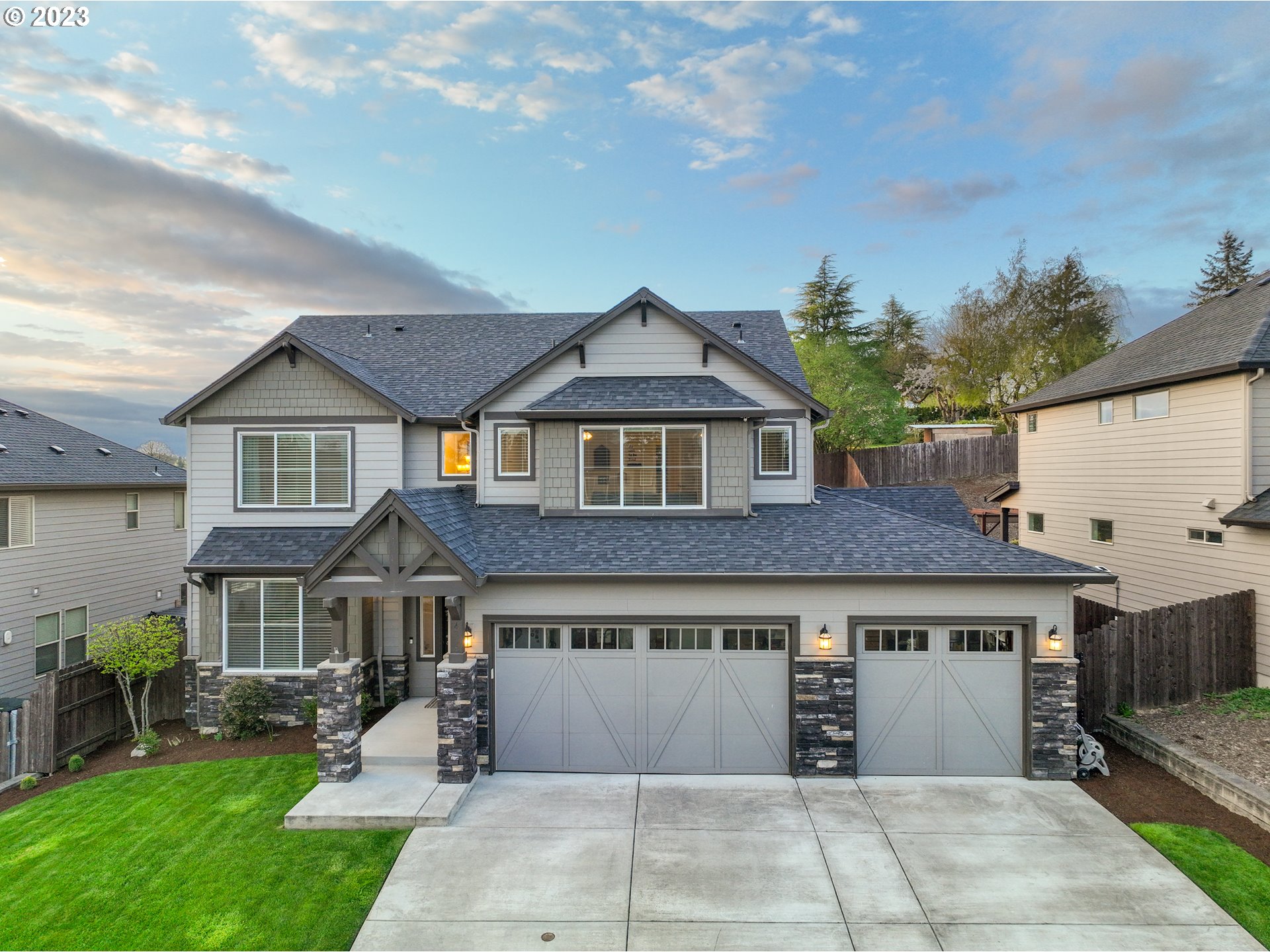 4354 North 7th Way Ridgefield, WA 98642 - Photo 33 of 39 a front view of a house with garden