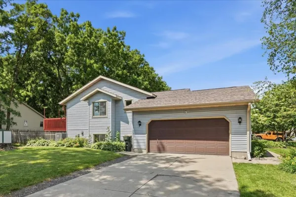 $420,000 | 699 Robin Drive, Sun Prairie, WI 53590