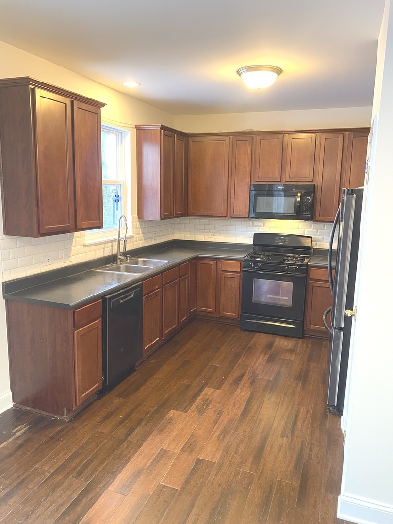240 Copper Mountain Drive Gilberts, IL 60136 - Photo 20 of 30 a kitchen with stainless steel appliances granite countertop a sink stove and cabinets