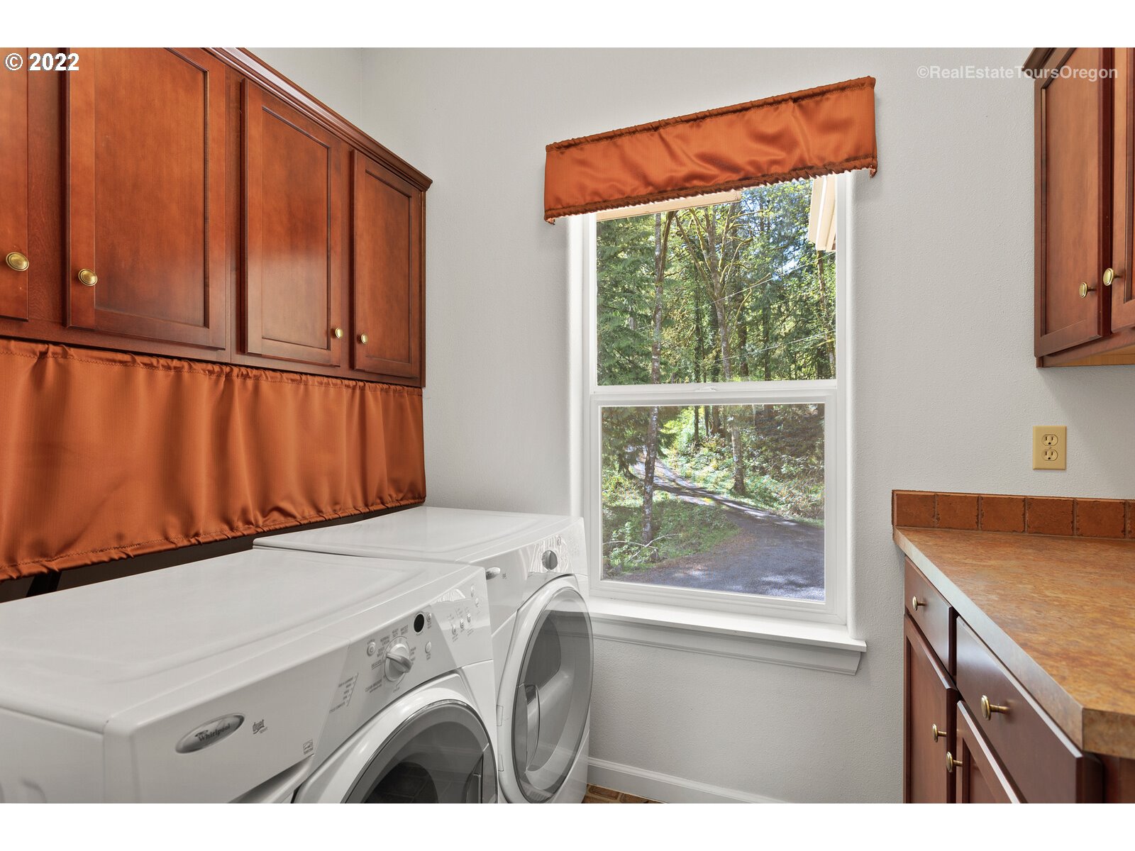 20250 Southwest Jaquith Road Newberg, OR 97132 - Photo 16 of 31 Gallery Image 16