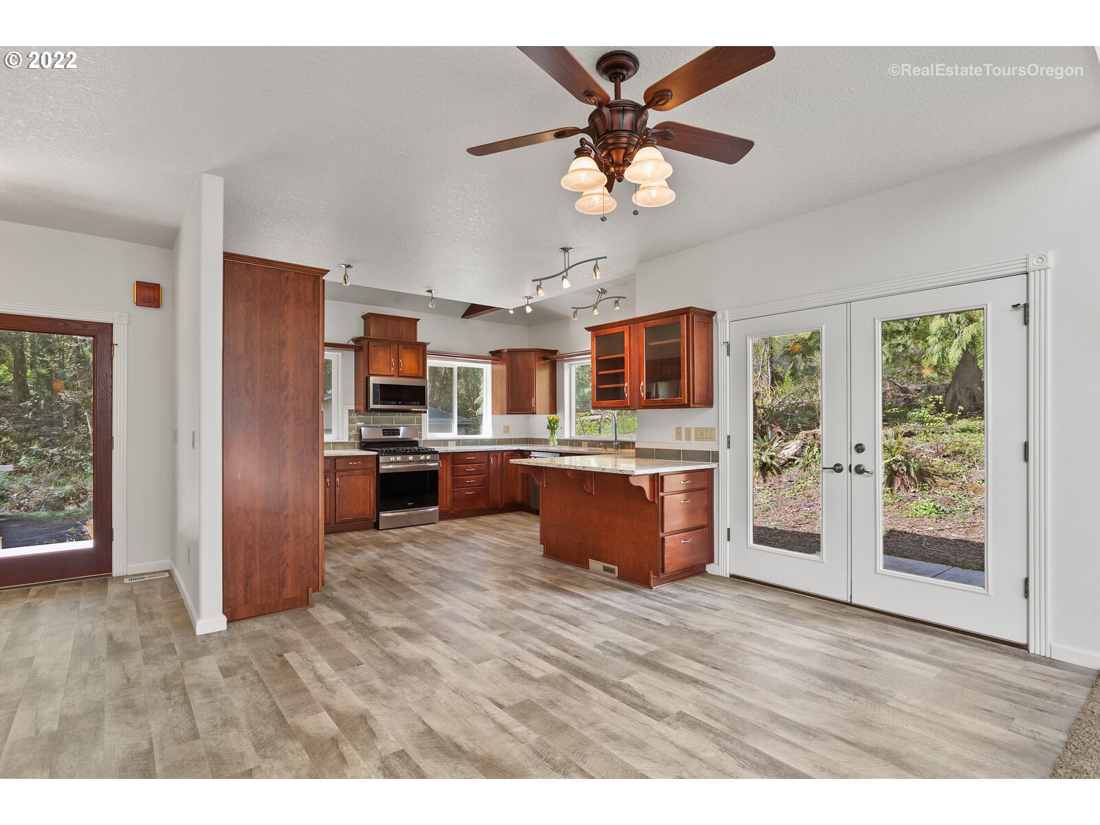 20250 Southwest Jaquith Road Newberg, OR 97132 - Photo 4 of 31 Gallery Image 4