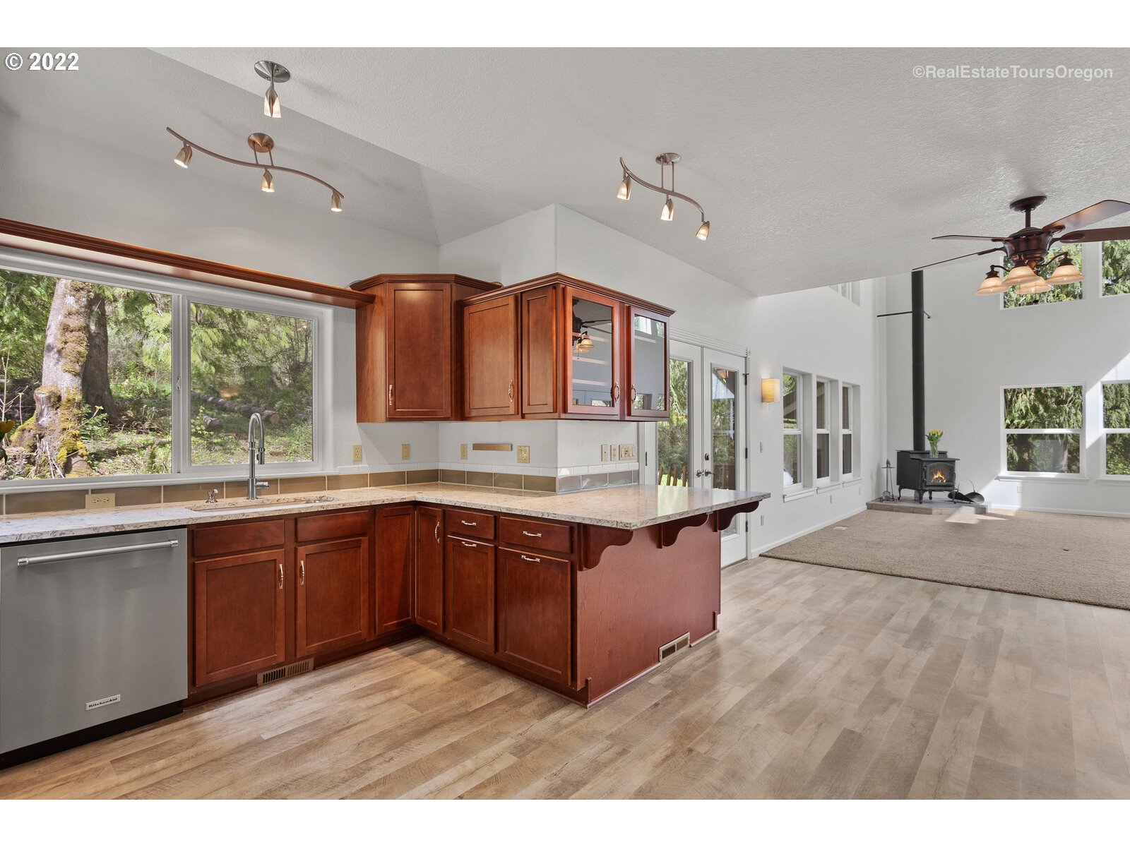 20250 Southwest Jaquith Road Newberg, OR 97132 - Photo 6 of 31 Gallery Image 6