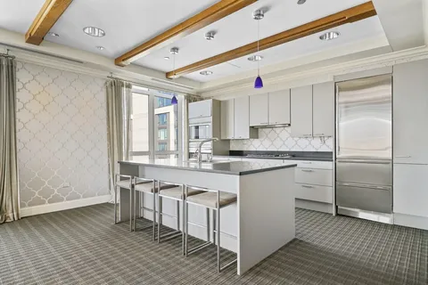 $1,725,000 | 10 East Delaware Place, Unit 25B, Chicago, IL 60611
