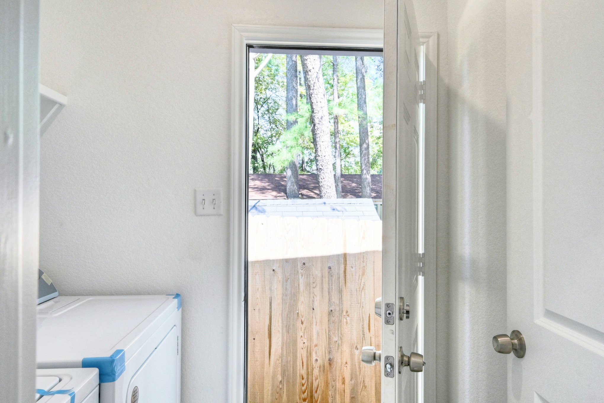 9812 Arbor Oak Willis, TX 77318 - Photo 12 of 40 a bathroom with a window