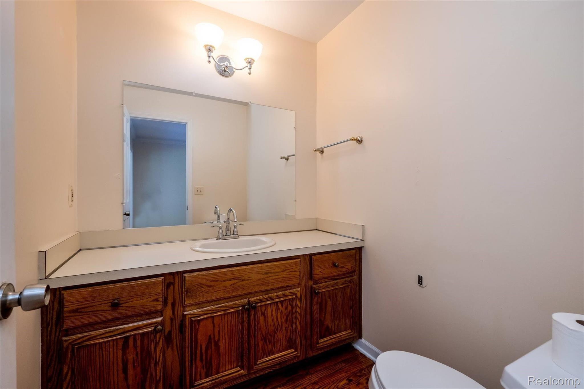 356 Silvervale Drive Rochester, MI 48309 - Photo 17 of 33 356 Silvervale (23 of 51).jpg