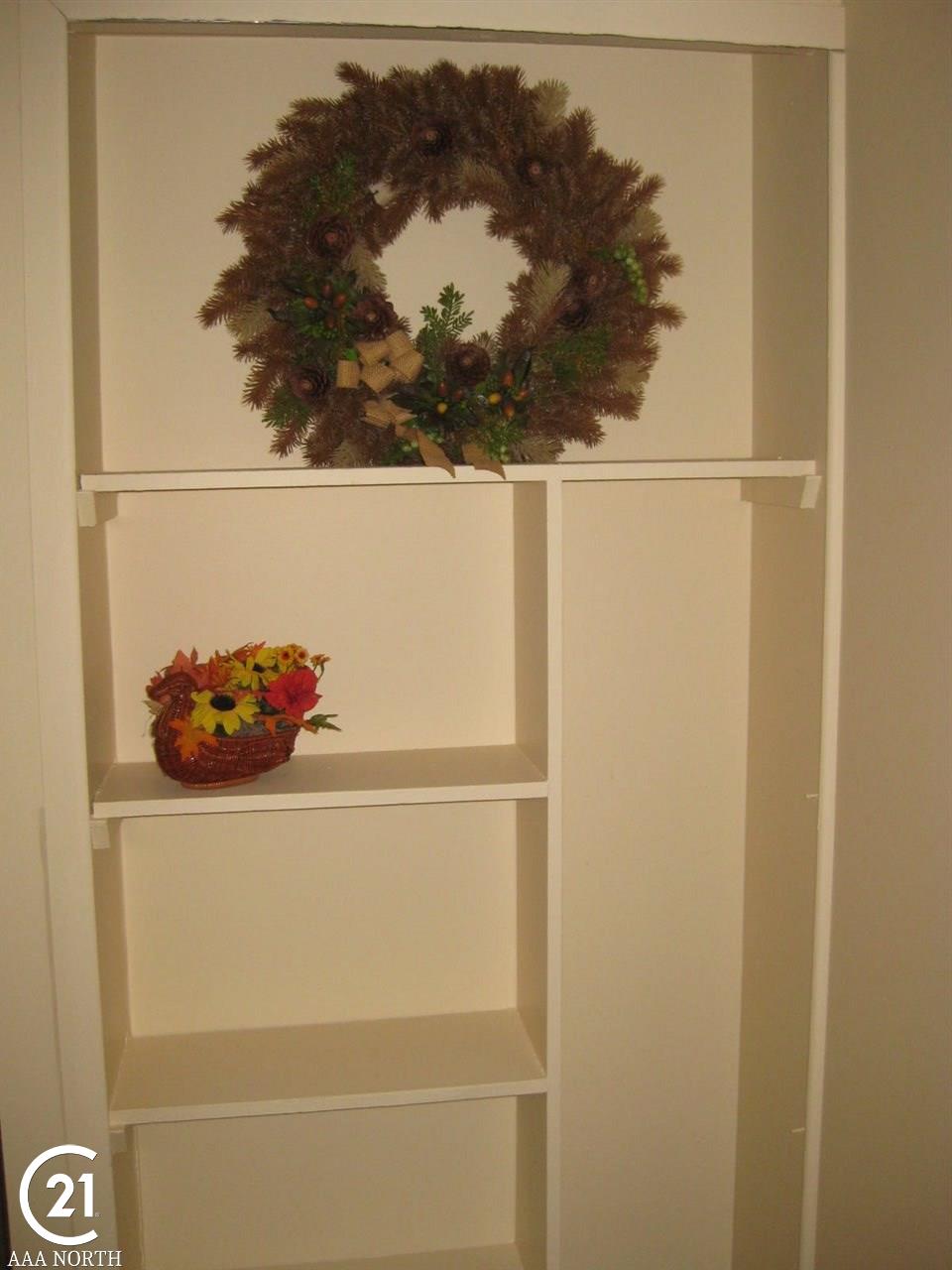 24690 Chalk Farm Road North Warren, MI 48091 - Photo 9 of 30 Gallery Image 9