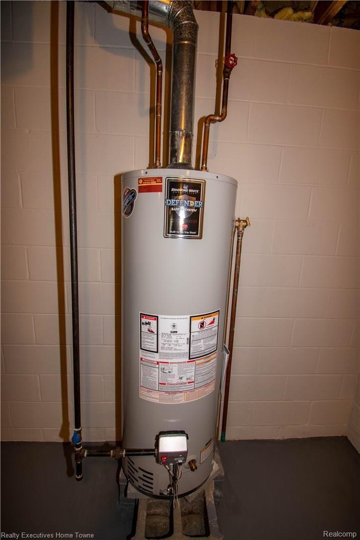 1071 South Allen Road St. Clair, MI 48079 - Photo 32 of 36 Water Heater.jpg